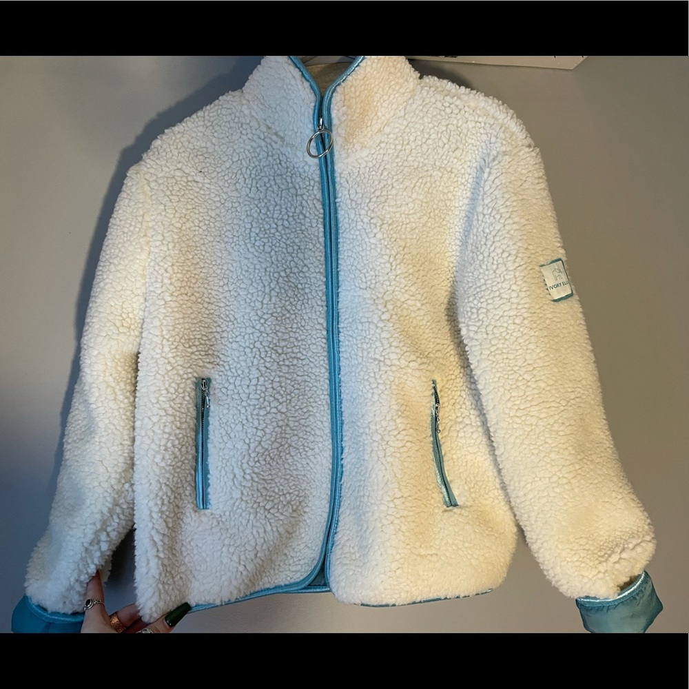 Fluffy Ivory Ella jacket💙